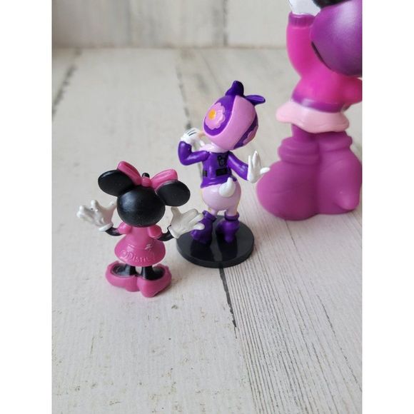 Disney best friends Daisy Duck Minnie Mouse race car track playset toy figure - Picture 9 of 14